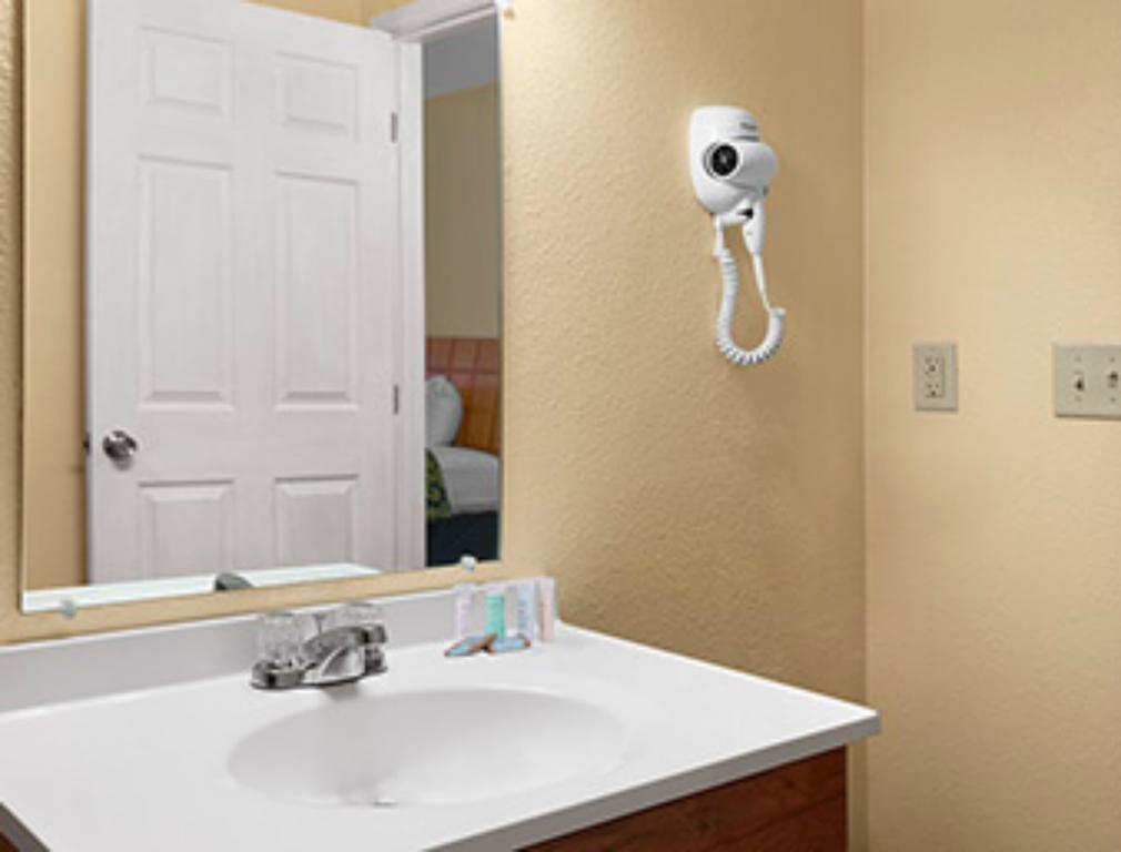 Travelodge By Wyndham Clovis Room photo