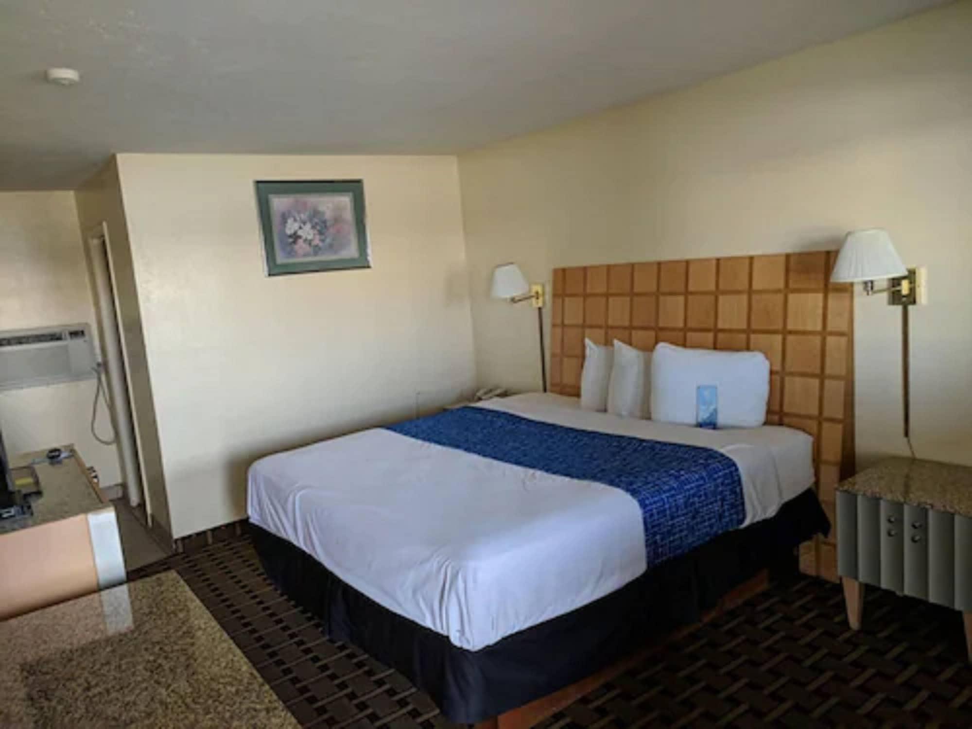 Travelodge By Wyndham Clovis Exterior photo