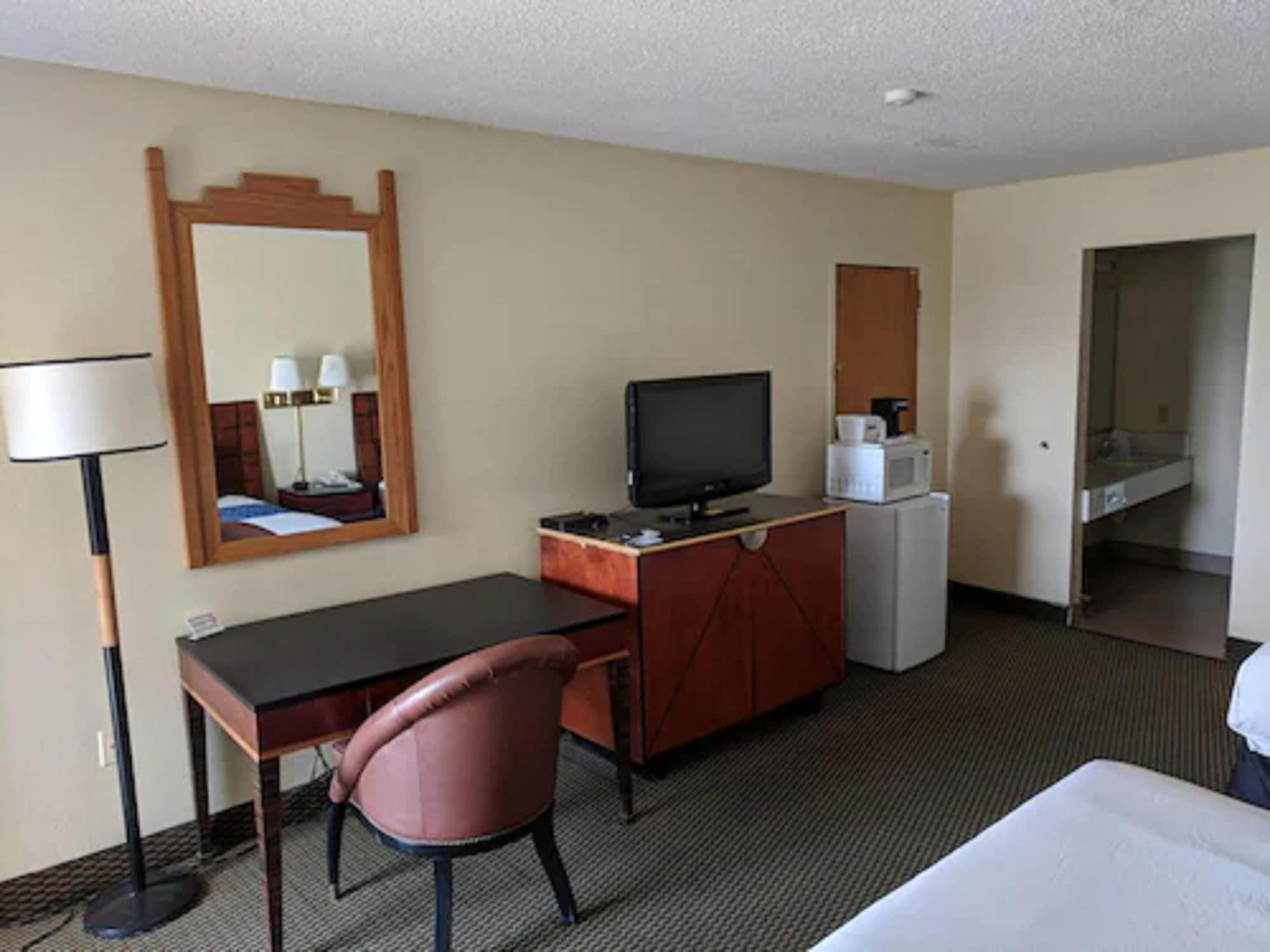 Travelodge By Wyndham Clovis Exterior photo