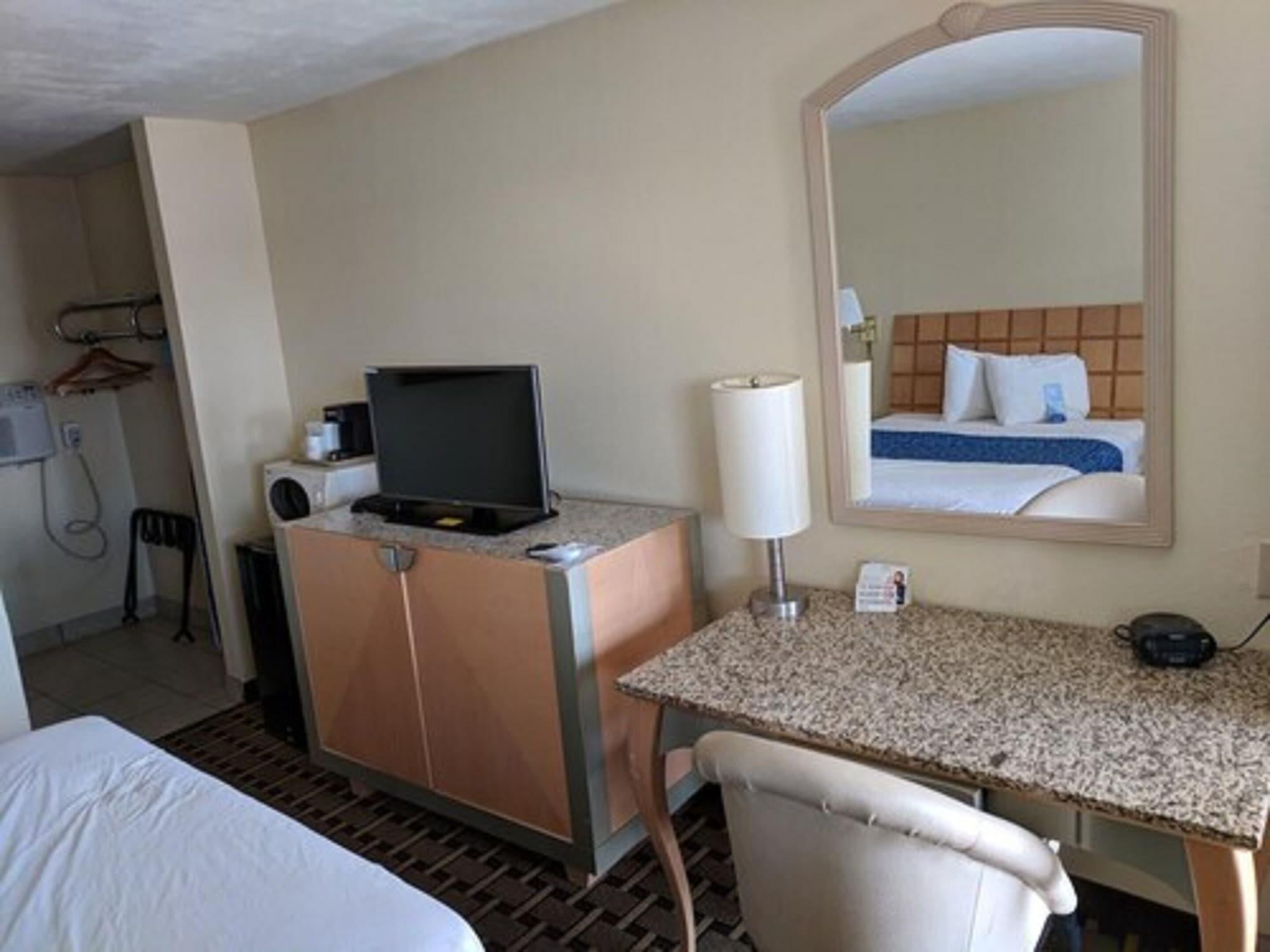 Travelodge By Wyndham Clovis Exterior photo