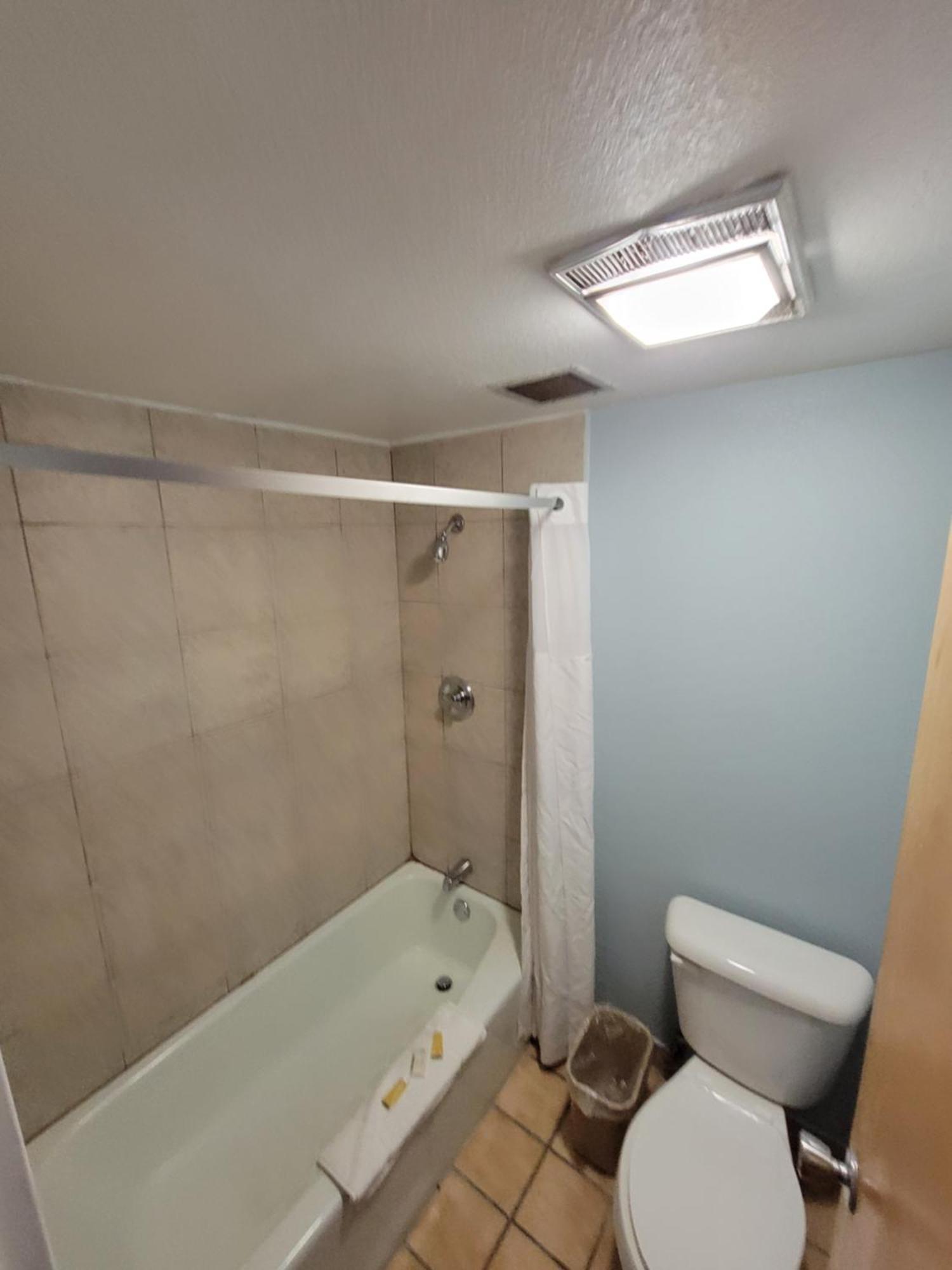 Travelodge By Wyndham Clovis Exterior photo