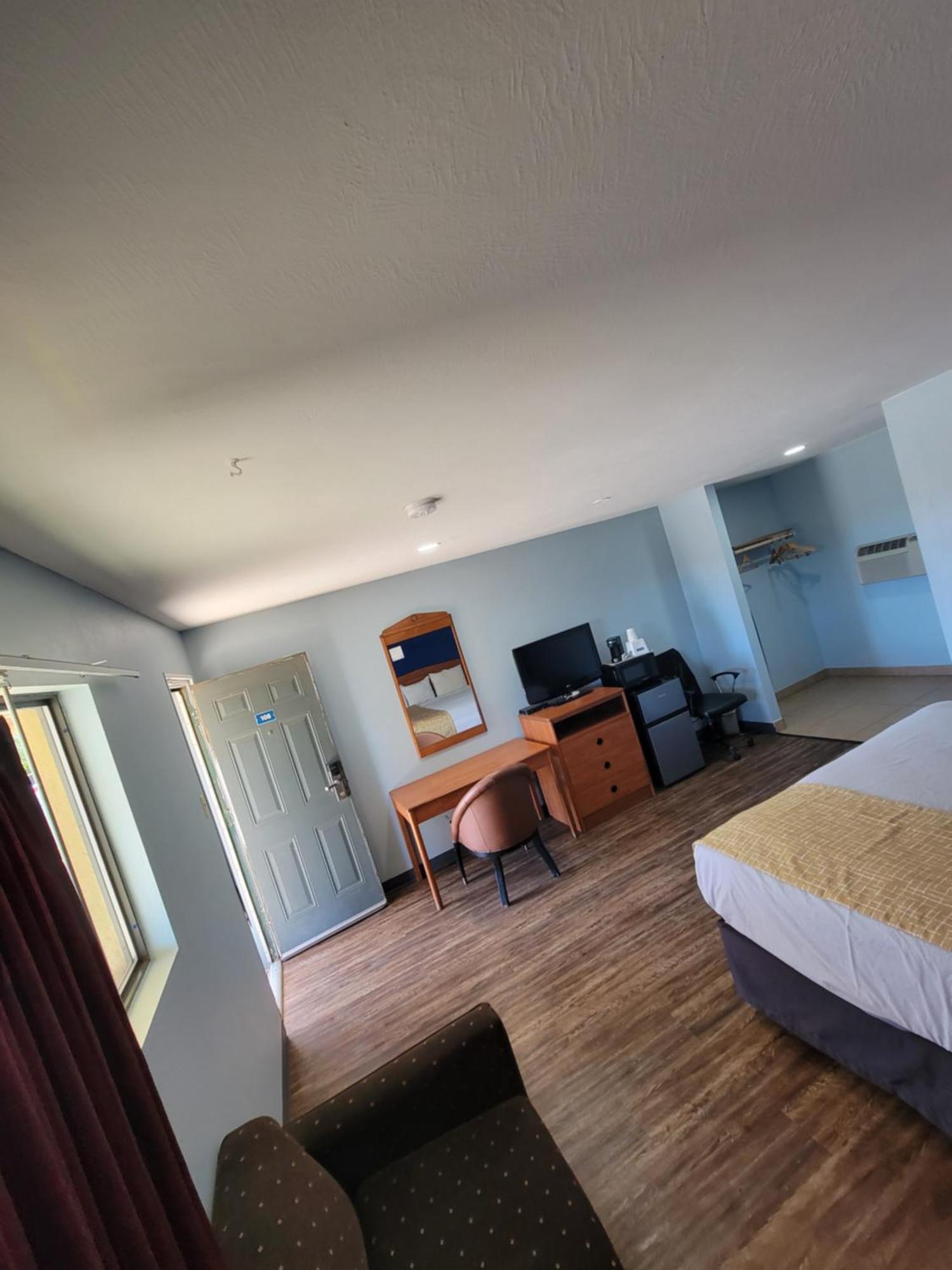 Travelodge By Wyndham Clovis Exterior photo