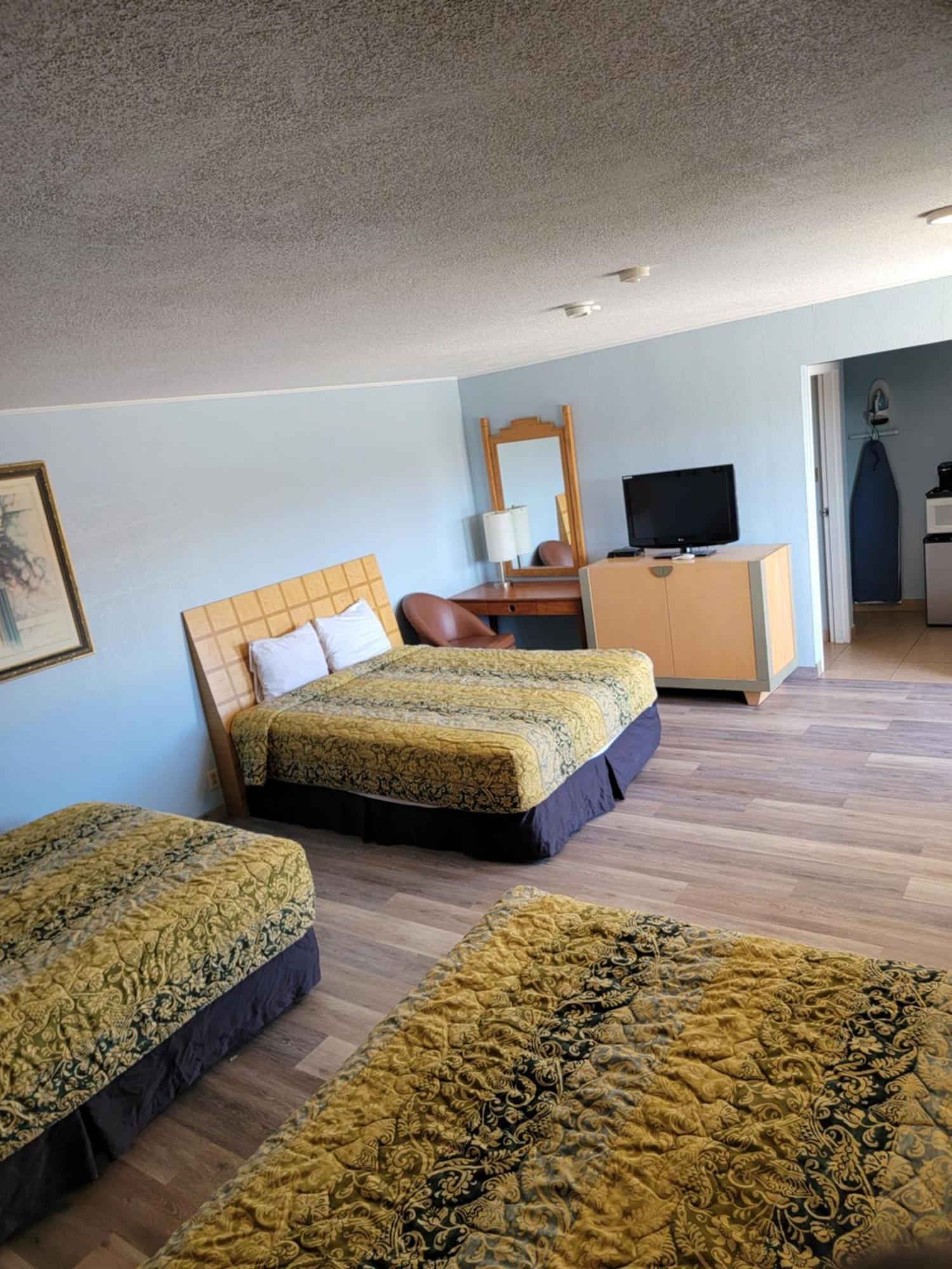 Travelodge By Wyndham Clovis Exterior photo