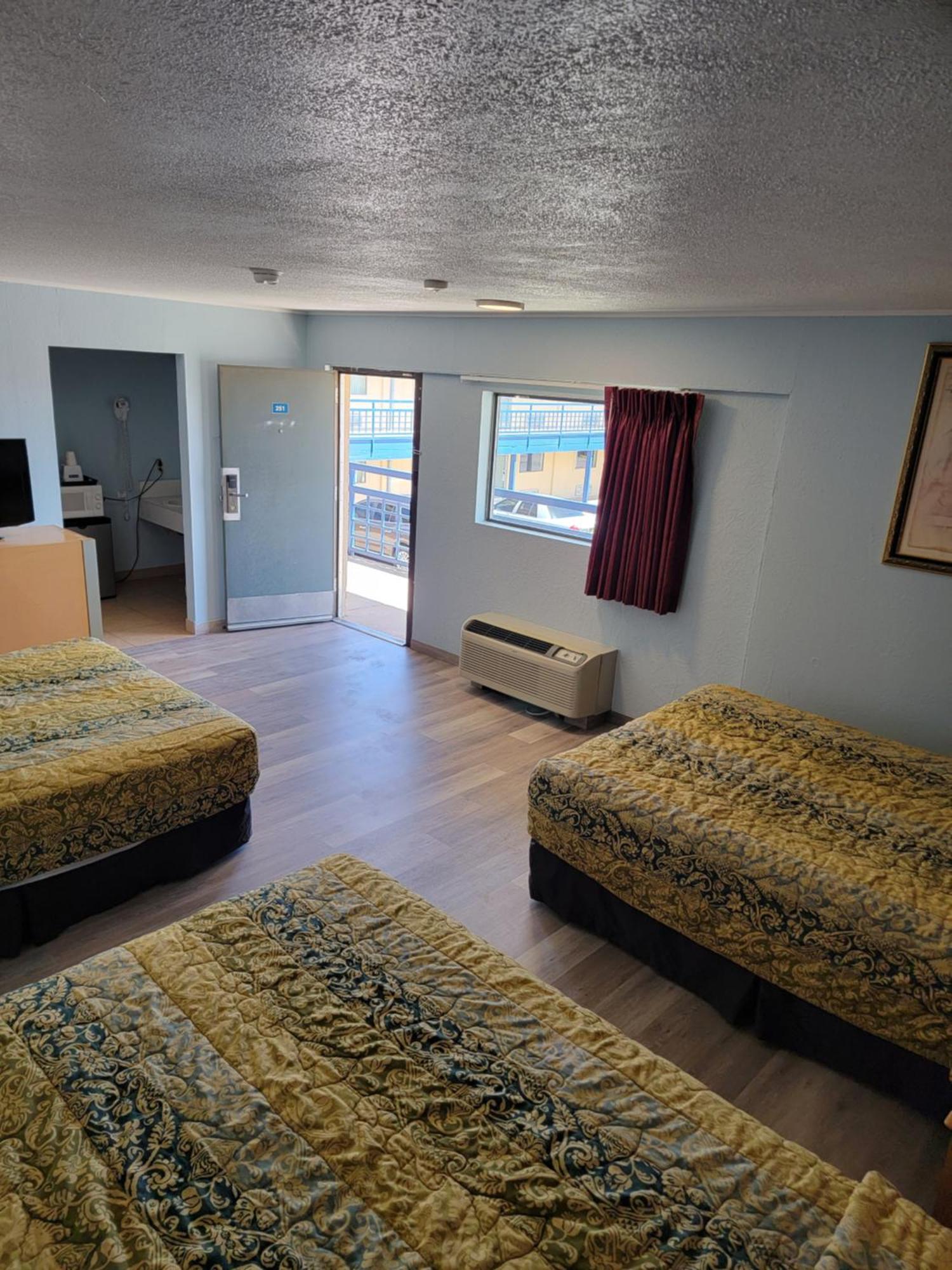 Travelodge By Wyndham Clovis Exterior photo