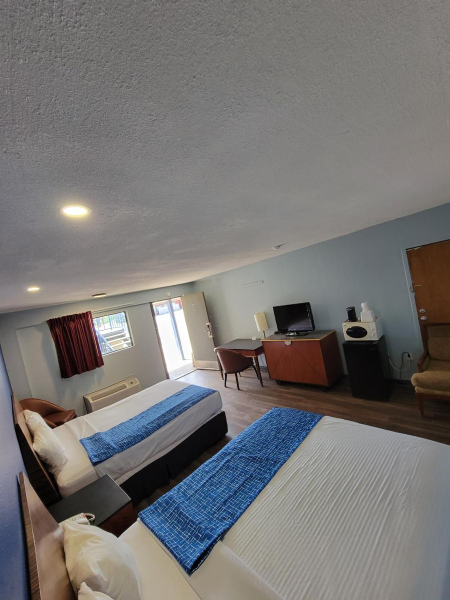 Travelodge By Wyndham Clovis Exterior photo