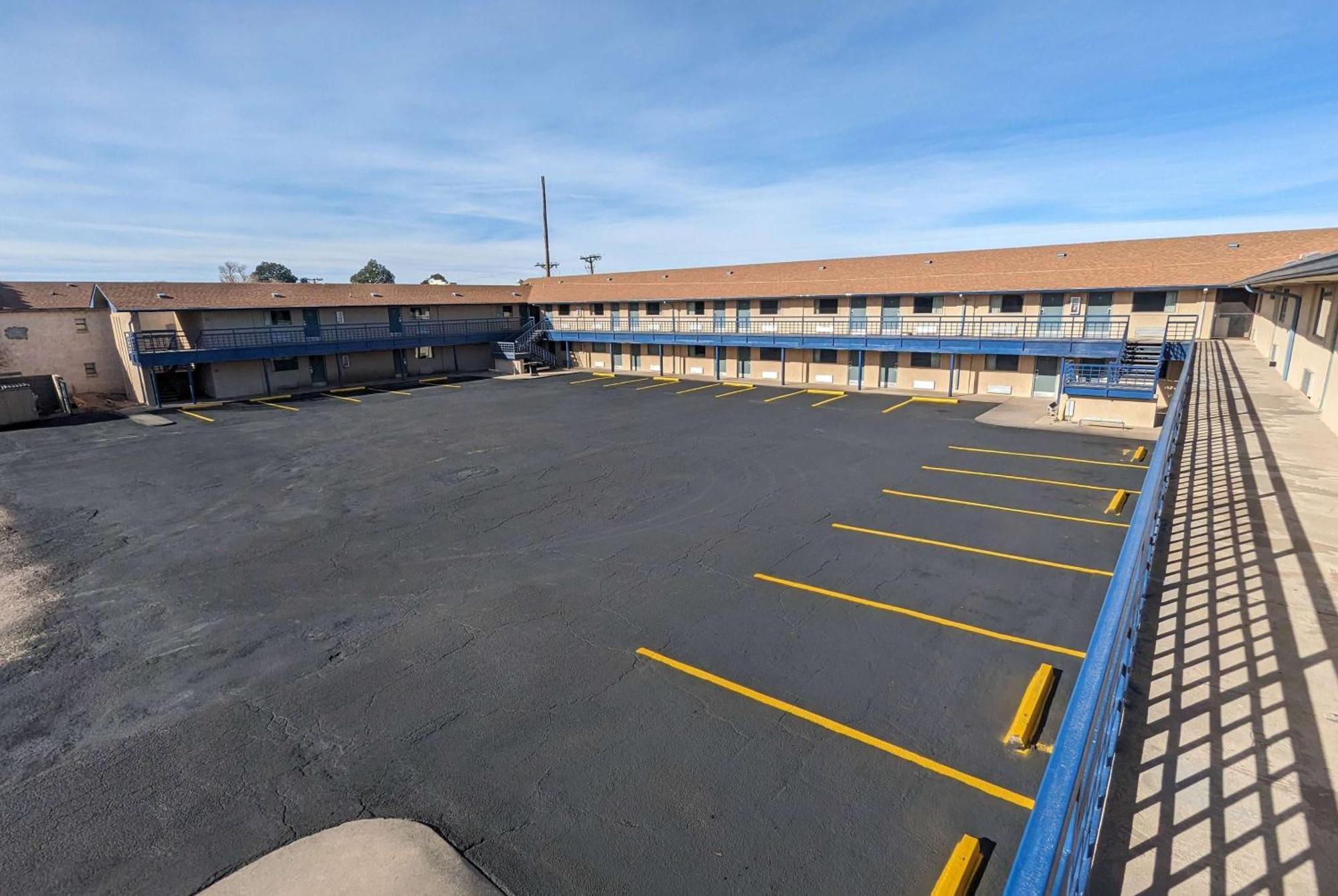 Travelodge By Wyndham Clovis Exterior photo