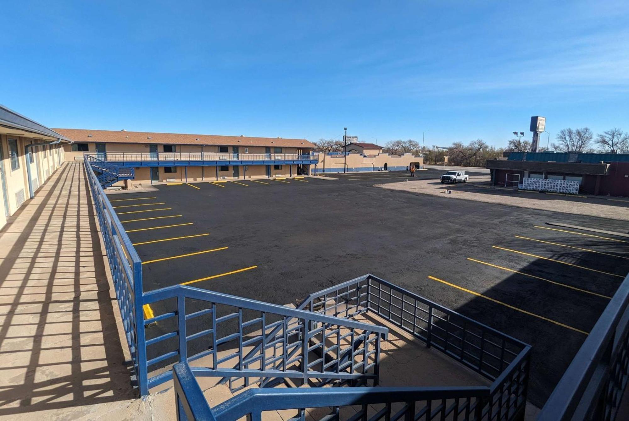 Travelodge By Wyndham Clovis Exterior photo