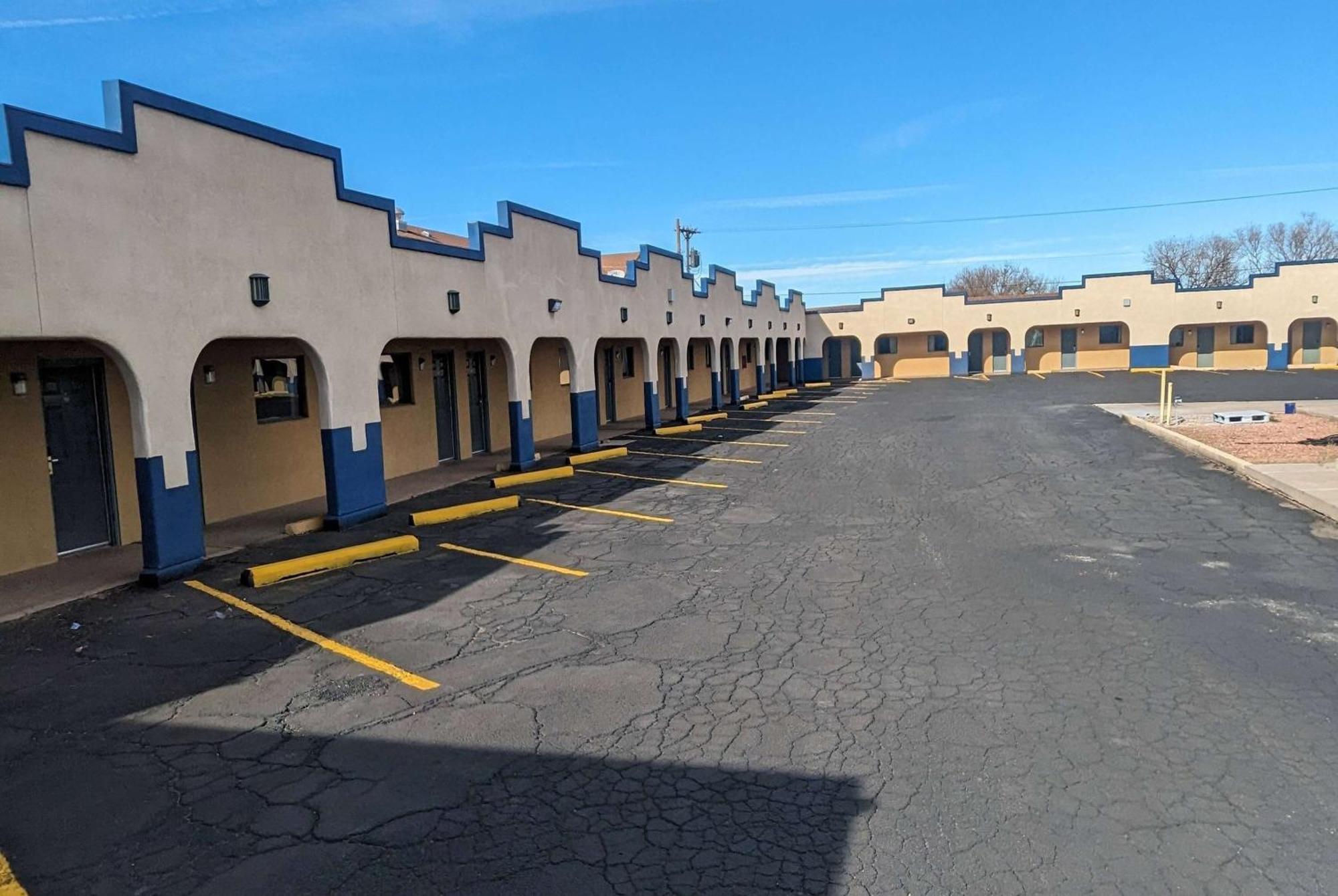 Travelodge By Wyndham Clovis Exterior photo