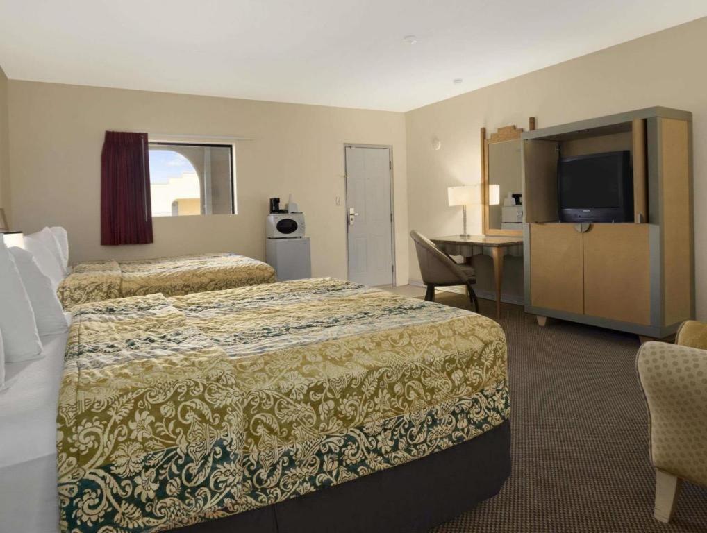 Travelodge By Wyndham Clovis Exterior photo