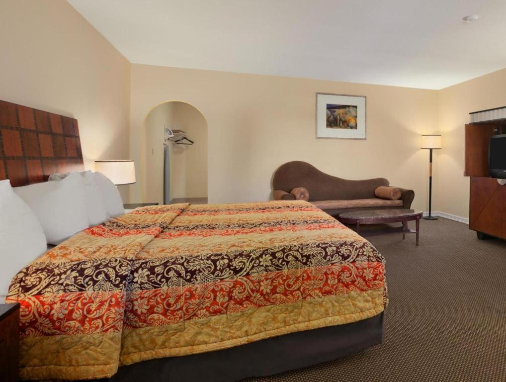 Travelodge By Wyndham Clovis Exterior photo